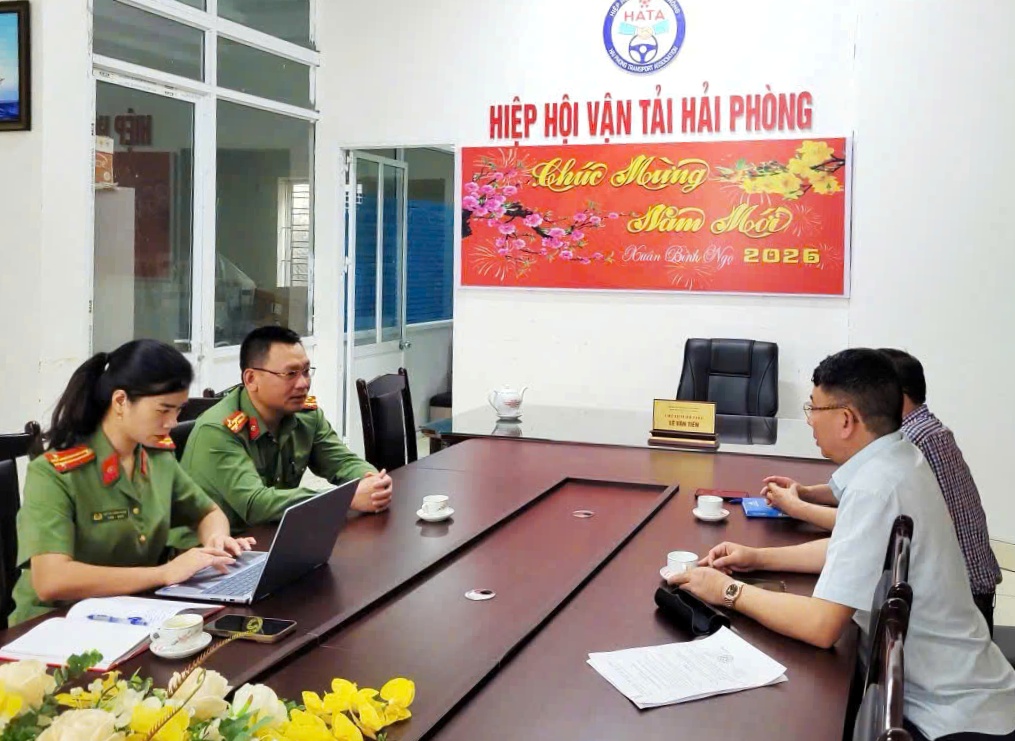 Phòng An ninh Kinh tế CATP Hải Phòng đồng hành cùng doanh nghiệp vận tải theo tinh thần Nghị quyết 68